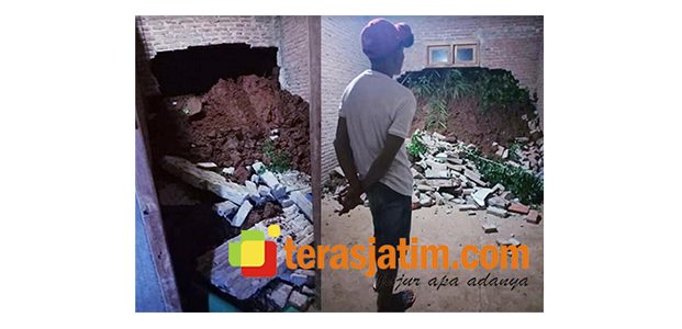 Akibat Longsor, Tembok Rumah Warga di Bandar Pacitan Jebol Akibat Longsor, Tembok Rumah Warga di Bandar Pacitan Jebol