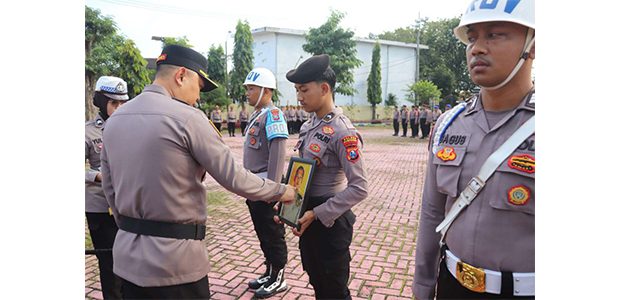 Desersi Hingga Positif Narkoba, Anggota Polres Sumenep Dipecat Desersi Hingga Positif Narkoba, Anggota Polres Sumenep Dipecat