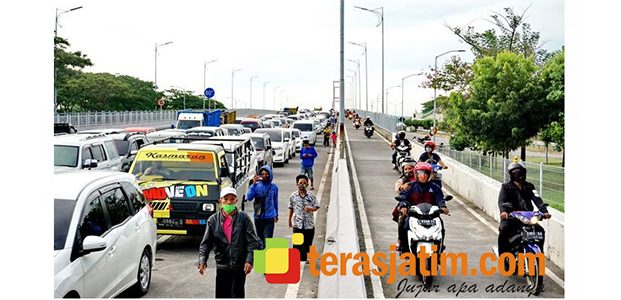 Tekan Sebaran Covid-19, Melintas di Jembatan Suramadu dan Pelabuhan Kamal Wajib Tunjukkan SIKM Tekan Sebaran Covid-19, Melintas di Jembatan Suramadu dan Pelabuhan Kamal Wajib Tunjukkan SIKM