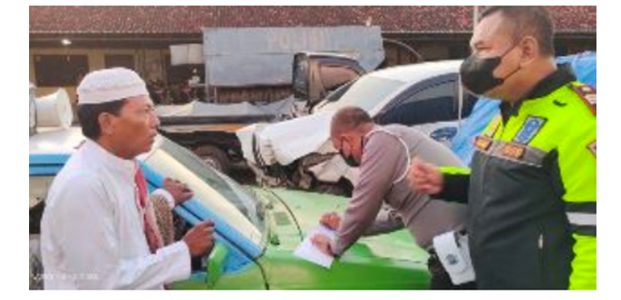 Viral Mobil Daihatsu Charade Berjalan Mundur di Sumenep, Polisi Amankan Sopirnya Viral Mobil Daihatsu Charade Berjalan Mundur di Sumenep, Polisi Amankan Sopirnya