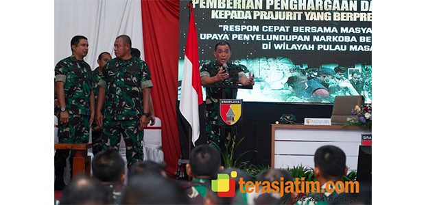 Amankan Temuan Sabu 35 Kilogram, Tiga Prajurit Koramil Masalembu Diganjar Penghargaan Amankan Temuan Sabu 35 Kilogram, Tiga Prajurit Koramil Masalembu Diganjar Penghargaan