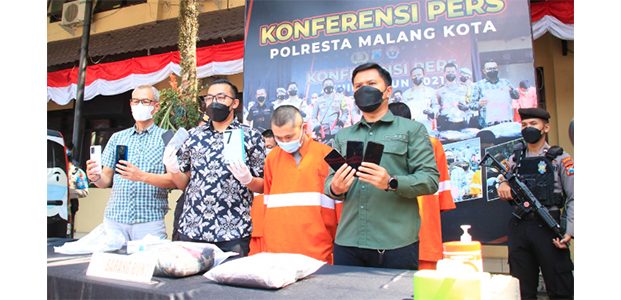 Sempat Viral, Aksi Penipuan Modus Gendam Berhasil Diungkap Polresta Malang Kota Sempat Viral, Aksi Penipuan Modus Gendam Berhasil Diungkap Polresta Malang Kota
