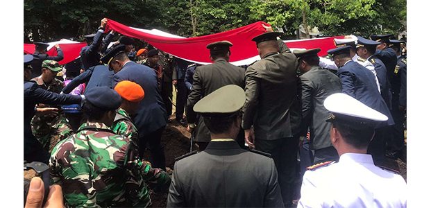 4 Perwira Penerbang Pesawat Super Tucano yang Jatuh di Pasuruan Dimakamkan 4 Perwira Penerbang Pesawat Super Tucano yang Jatuh di Pasuruan Dimakamkan