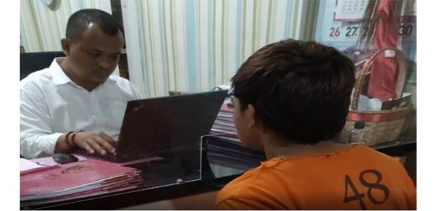 Pemuda Pengangguran Bawa Kabur dan Setubuhi ABG yang Baru Dikenalnya di Facebook Pemuda Pengangguran Bawa Kabur dan Setubuhi ABG yang Baru Dikenalnya di Facebook