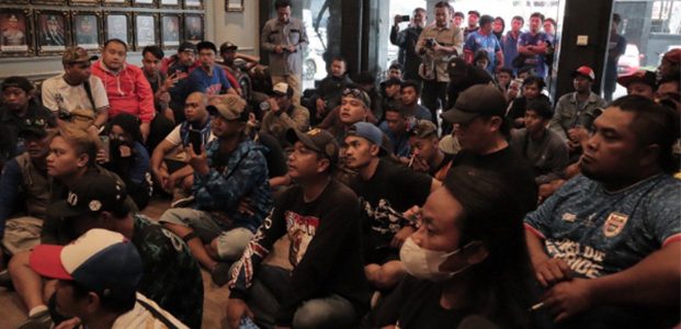 Pasca Kericuhan di Kantor Arema FC, Suporter Singo Edan Datangi Mapolresta Malang Pasca Kericuhan di Kantor Arema FC, Suporter Singo Edan Datangi Mapolresta Malang