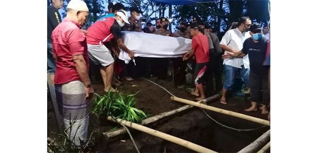 Ditembak Tahanan, Jenazah Direktur Tahti Polda Gorontalo Dimakamkan di TPU Slorok Malang
