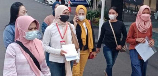 Jadi Korban Arisan Bodong, Sejumlah Biduan di Malang Datangi Markas Polisi Jadi Korban Arisan Bodong, Sejumlah Biduan di Malang Datangi Markas Polisi