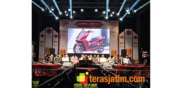 Ribuan Masyarakat Meriahkan Safari Ramadhan Honda di Alun-alun Blitar Bersama Gus Iqdam Ribuan Masyarakat Meriahkan Safari Ramadhan Honda di Alun-alun Blitar Bersama Gus Iqdam