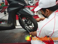 Musim Hujan Tiba, Yuk Cek Kondisi Ban di AHASS agar Motor Tetap Prima