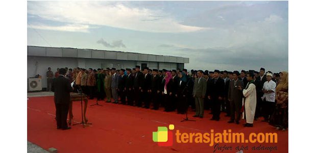 Bupati Bojonegoro Lakukan Mutasi Jajarannya di Helipad Lantai 8 Gedung Baru Pemkab Bupati Bojonegoro Lakukan Mutasi Jajarannya di Helipad Lantai 8 Gedung Baru Pemkab