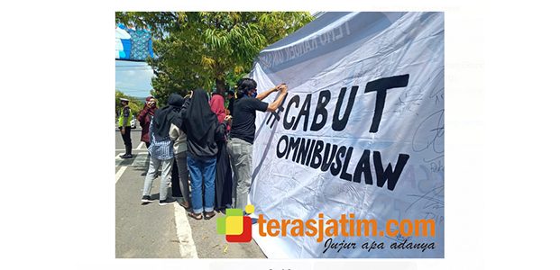 Tolak Omnibuslaw, IMM Gelar Aksi Penggalangan 1000 Tanda Tangan Tolak Omnibuslaw, IMM Gelar Aksi Penggalangan 1000 Tanda Tangan