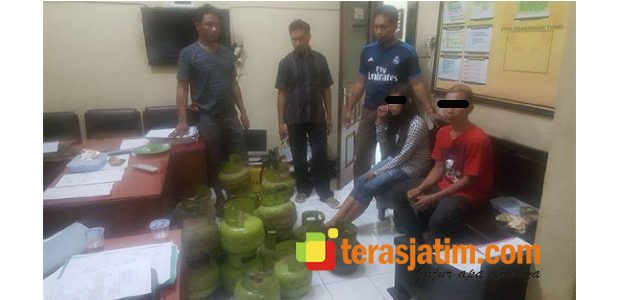 Kompak Bobol Toko, Sepasang Kekasih di Blitar ini Dicokok Polisi Kompak Bobol Toko, Sepasang Kekasih di Blitar ini Dicokok Polisi
