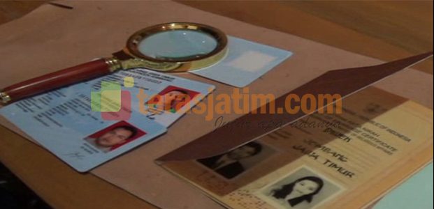 Polisi Bongkar Sindikat Pemalsu Dokumen Penting Polisi Bongkar Sindikat Pemalsu Dokumen Penting
