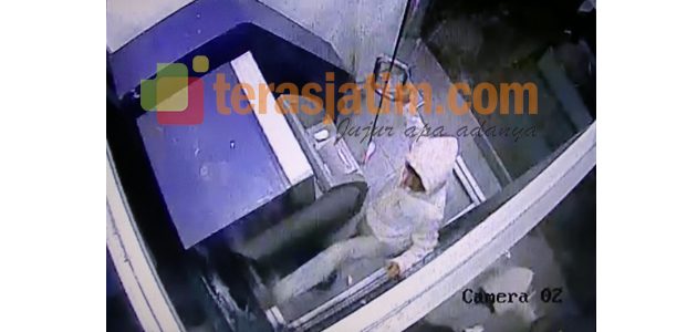 Kediri, Pembobol ATM Bank Terekam CCTV Kediri, Pembobol ATM Bank Terekam CCTV