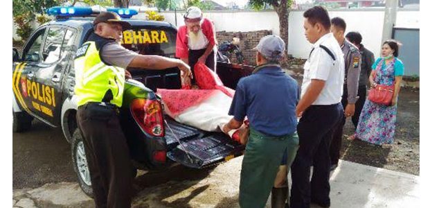 Pria Tak Beridentitas Ditemukan Tewas di Atas Bus Jurusan Jogja-Banyuwangi Pria Tak Beridentitas Ditemukan Tewas di Atas Bus Jurusan Jogja-Banyuwangi