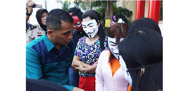 Unit PPA Polrestabes Surabaya Gerebek Usaha Pijat Esek-Esek Unit PPA Polrestabes Surabaya Gerebek Usaha Pijat Esek-Esek