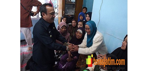 Pj Bupati Malang, Santuni Keluarga Korban Suporter Arema Pj Bupati Malang, Santuni Keluarga Korban Suporter Arema