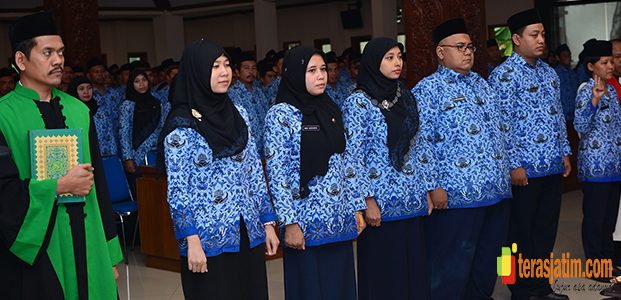Pemkab Lamongan Angkat 403 PNS Baru Pemkab Lamongan Angkat 403 PNS Baru