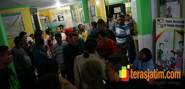 Tertimpa Pohon Tumbang, Dua Orang Pengguna Jalan Meninggal Tertimpa Pohon Tumbang, Dua Orang Pengguna Jalan Meninggal