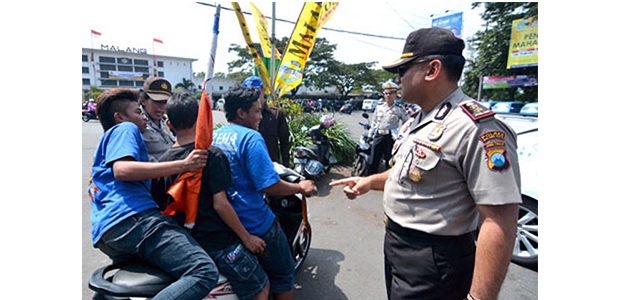 Polres Malang Tindak Tegas Ratusan Aremania Tak Tertib Dalam Konvoi Simpatik Polres Malang Tindak Tegas Ratusan Aremania Tak Tertib Dalam Konvoi Simpatik