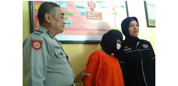 Simpan Sabu di Atap Kamar Kost, Purel Karaoke di Sidoarjo Ditangkap Polisi Simpan Sabu di Atap Kamar Kost, Purel Karaoke di Sidoarjo Ditangkap Polisi