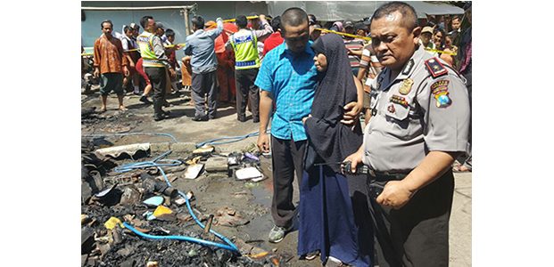 Ditinggal Ibunya Shalat di Mushala, Tiga Balita di Sidoarjo Tewas Terpanggang Ditinggal Ibunya Shalat di Mushala, Tiga Balita di Sidoarjo Tewas Terpanggang
