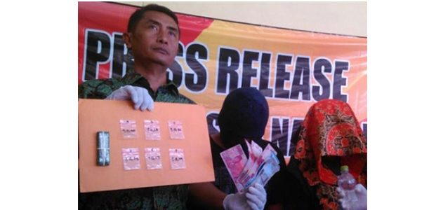 Tergiur Omzet Jutaan Rupiah, Pasutri di Pamekasan Kompak Edarkan Sabu Tergiur Omzet Jutaan Rupiah, Pasutri di Pamekasan Kompak Edarkan Sabu