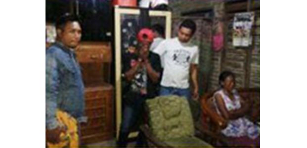 Teler Dicekoki Tuak, Gadis 14 Tahun asal Muncar Banyuwangi Disetubuhi Dua Kali Teler Dicekoki Tuak, Gadis 14 Tahun asal Muncar Banyuwangi Disetubuhi Dua Kali
