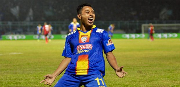 Samsul Arif Hattrick Kalahkan Persegres Samsul Arif Hattrick Kalahkan Persegres
