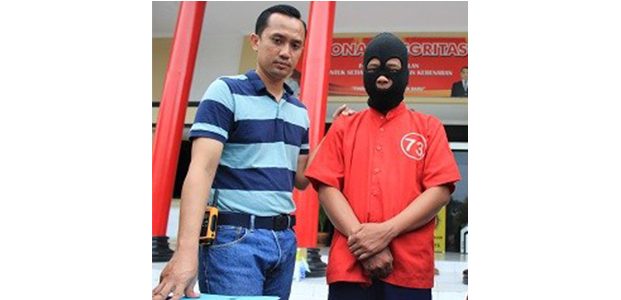 Dituduh Curi Perlengkapan Kosmetik, Satpam Pertokoan Peras dan Cabuli Pembeli Dituduh Curi Perlengkapan Kosmetik, Satpam Pertokoan Peras dan Cabuli Pembeli
