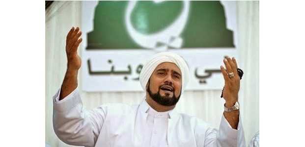 Jawa Timur Bersholawat Bersama Habib Syech bin Abdul Qodir Assegaf Jawa Timur Bersholawat Bersama Habib Syech bin Abdul Qodir Assegaf