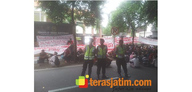 Sidang Gugatan Tolak Tambang Emas Gunung Tumpang Pitu Banyuwangi Ditunda Sidang Gugatan Tolak Tambang Emas Gunung Tumpang Pitu Banyuwangi Ditunda