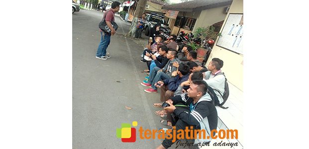Ratusan Siswa SMK di Blitar Jadi Korban Penipuan Beasiswa Ratusan Siswa SMK di Blitar Jadi Korban Penipuan Beasiswa