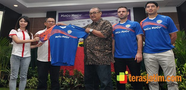 Arema Jalin Kerjasama Dengan Sponsor Baru Arema Jalin Kerjasama Dengan Sponsor Baru