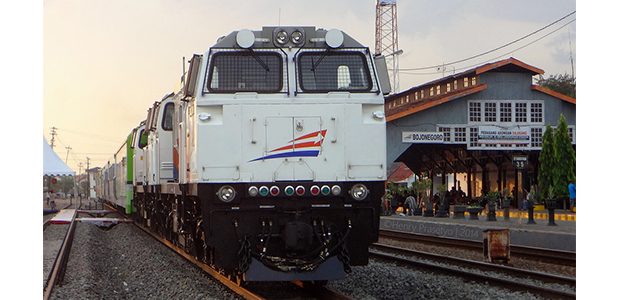 Tiket KA di Stasiun Besar Bojonegoro Ludes Terjual Tiket KA di Stasiun Besar Bojonegoro Ludes Terjual