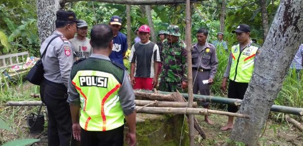 Benahi Pompa, Warga asal Binangun Blitar Tewas Terjatuh ke dalam Sumur Benahi Pompa, Warga asal Binangun Blitar Tewas Terjatuh ke dalam Sumur