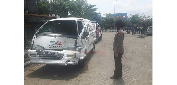Ada Perbaikan Jalan, 3 Kendaraan Tabrakan Karambol di depan SMT Bojonegoro Ada Perbaikan Jalan, 3 Kendaraan Tabrakan Karambol di depan SMT Bojonegoro