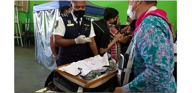 Langgar Aturan Penerbangan, 11 Koper Milik CJH asal Tuban Dibongkar Petugas, Ini Isinya Langgar Aturan Penerbangan, 11 Koper Milik CJH asal Tuban Dibongkar Petugas, Ini Isinya