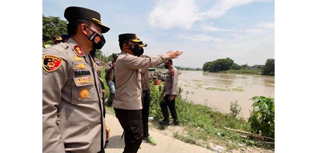 Perahu Penyeberangan Terbalik di Bengawan Solo, Kapolda Cek Lokasi Kejadian Perahu Penyeberangan Terbalik di Bengawan Solo, Kapolda Cek Lokasi Kejadian