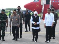 Kunjungi Tuban, Presiden Tanam Padi di Senori dan Blusukan ke Pasar Sambonggede