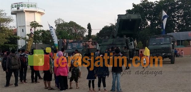 Alustista TNI jadi Hiburan Gratis Warga Alustista TNI jadi Hiburan Gratis Warga