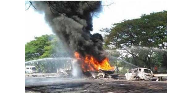 Tronton Tangki Penuh BBM Celaka dan Terbakar di Tol, Pengemudi Avanza Tewas Terpanggang Tronton Tangki Penuh BBM Celaka dan Terbakar di Tol, Pengemudi Avanza Tewas Terpanggang
