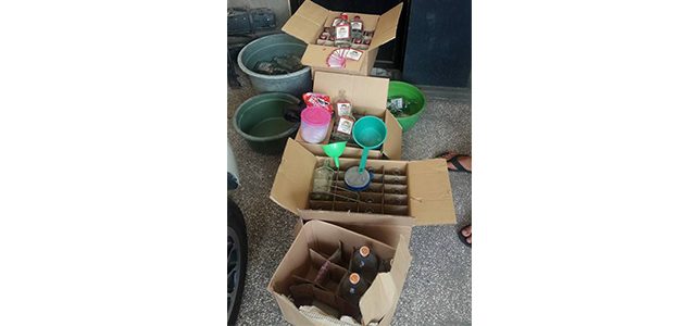 Produsen dan Penjual Vodka Palsu di Kediri Dibekuk Polisi Produsen dan Penjual Vodka Palsu di Kediri Dibekuk Polisi